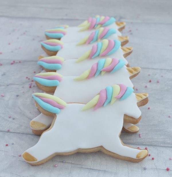 unicorn cookies party favours