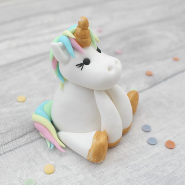 pastel unicorn cake model