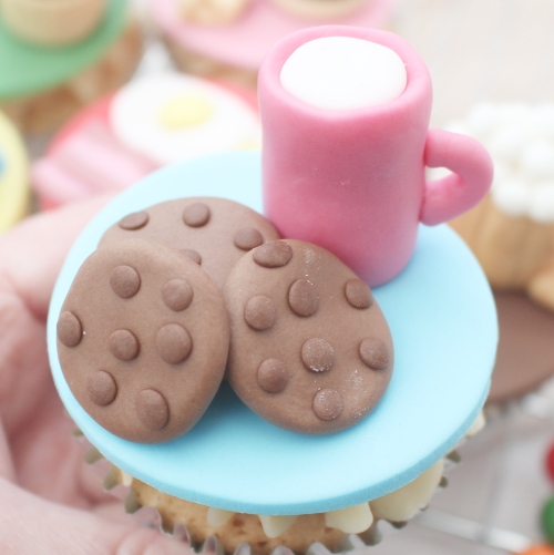 cookies and milk cupcake modelling